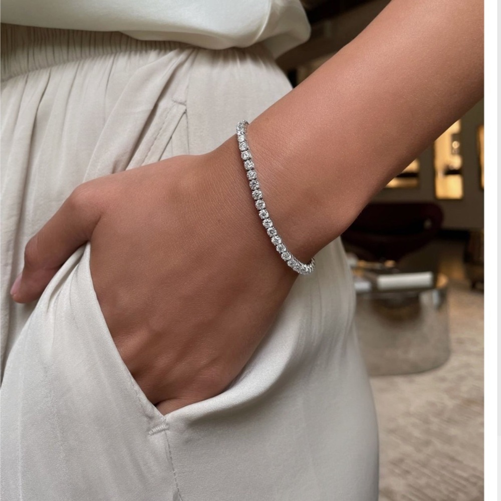 BRAND NEW NEVER WORN Real Diamond Tennis Bracelet from Macys
